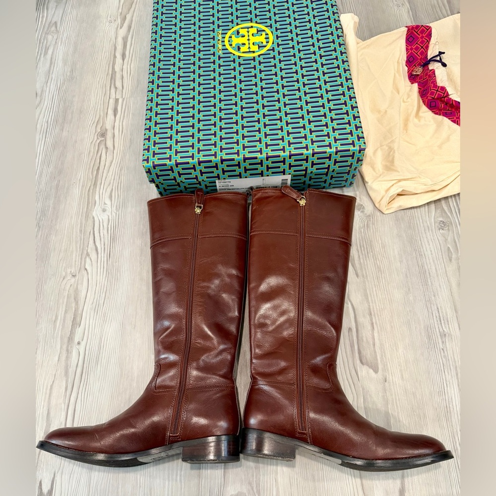 TORY BURCH Kiernan Almond Brown Galleon Leather Tall Logo Boots Size 7.5 EUC - Picture 6 of 17
